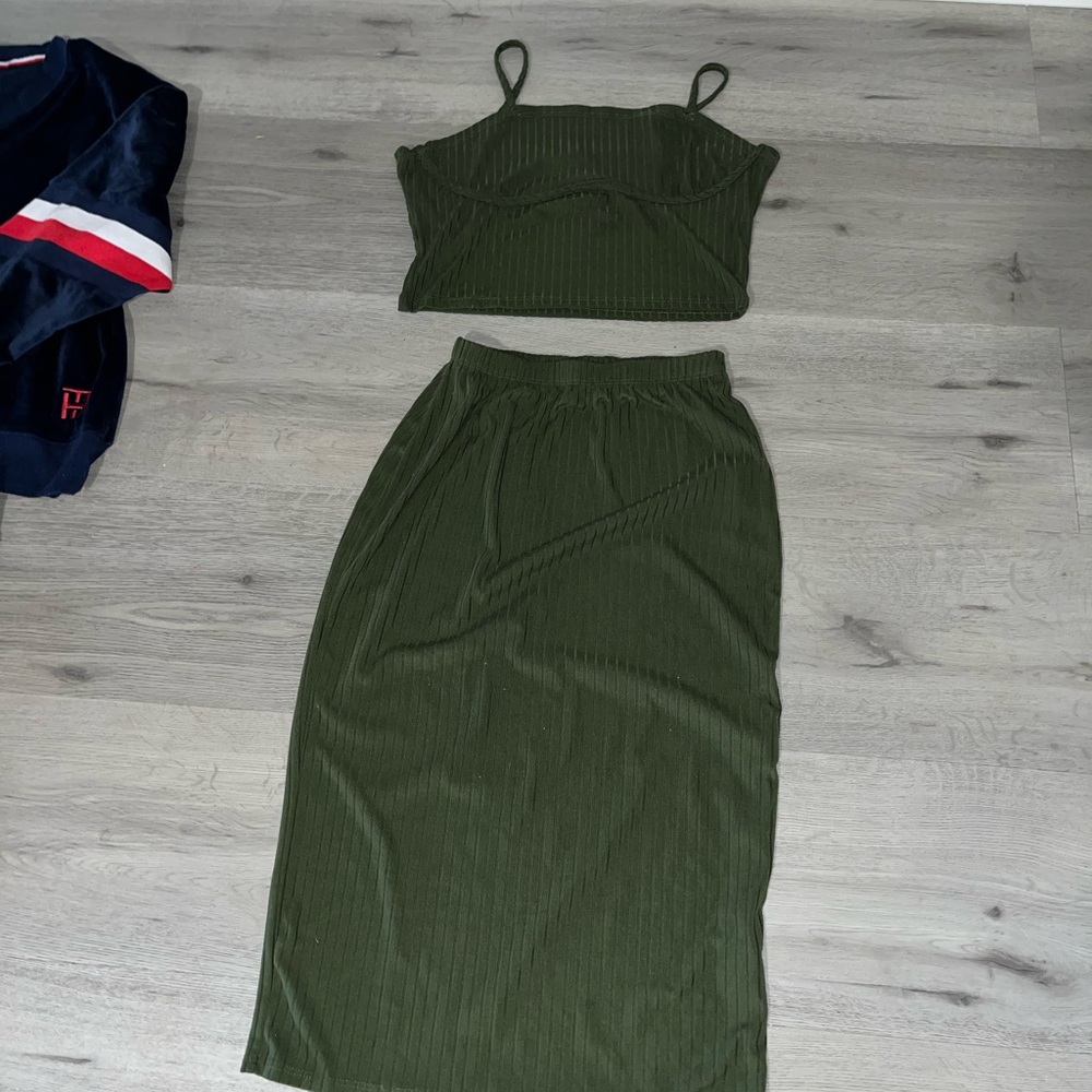 Elegant Dark Green Ribbed Skirt Set